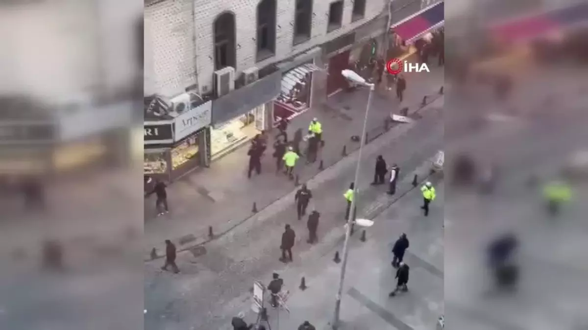 Eminönü’nde İki Grup Arasında Sopalı Kavga