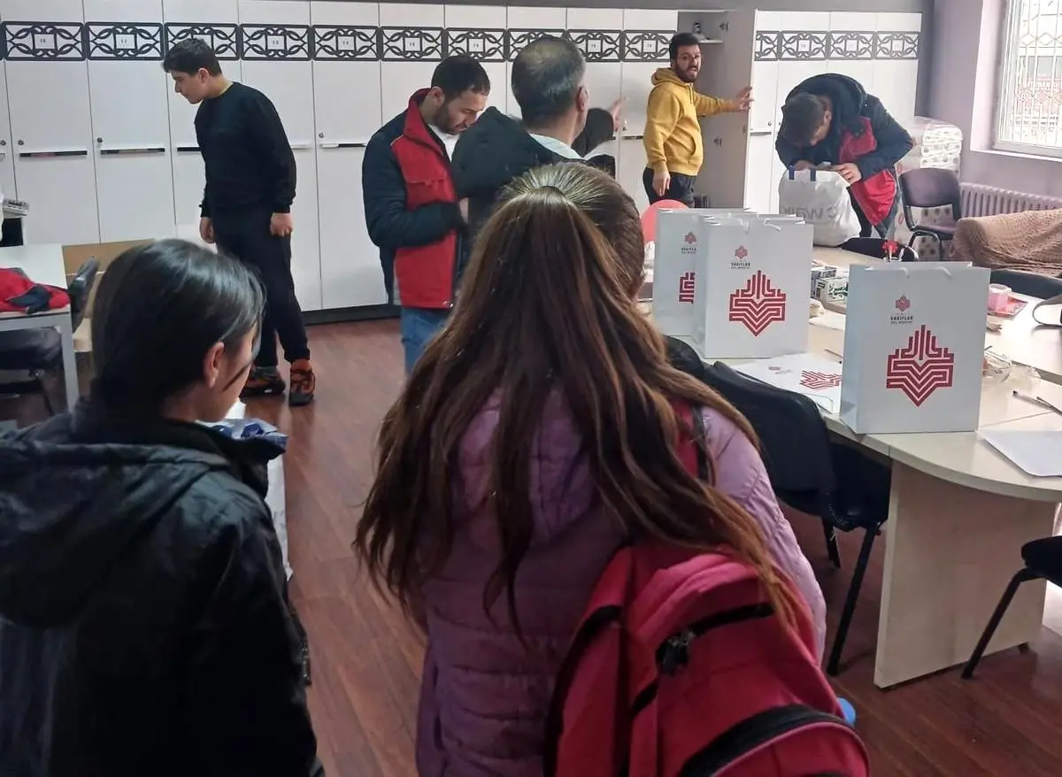 Erzurum’da Vakıflar Bölge Müdürlüğü’nden 450 Öğrenciye Kış Yardımı