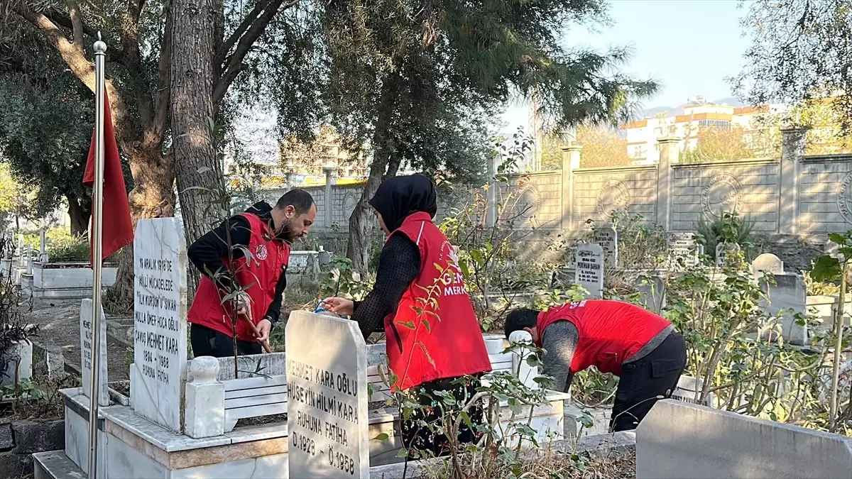 Gençlerden Dünya Gönüllüler Günü’nde Temizlik Etkinliği