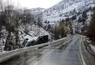 Gümüşhane’de LPG Yüklü Tankerle Tır Çarpıştı: 1 Yaralı