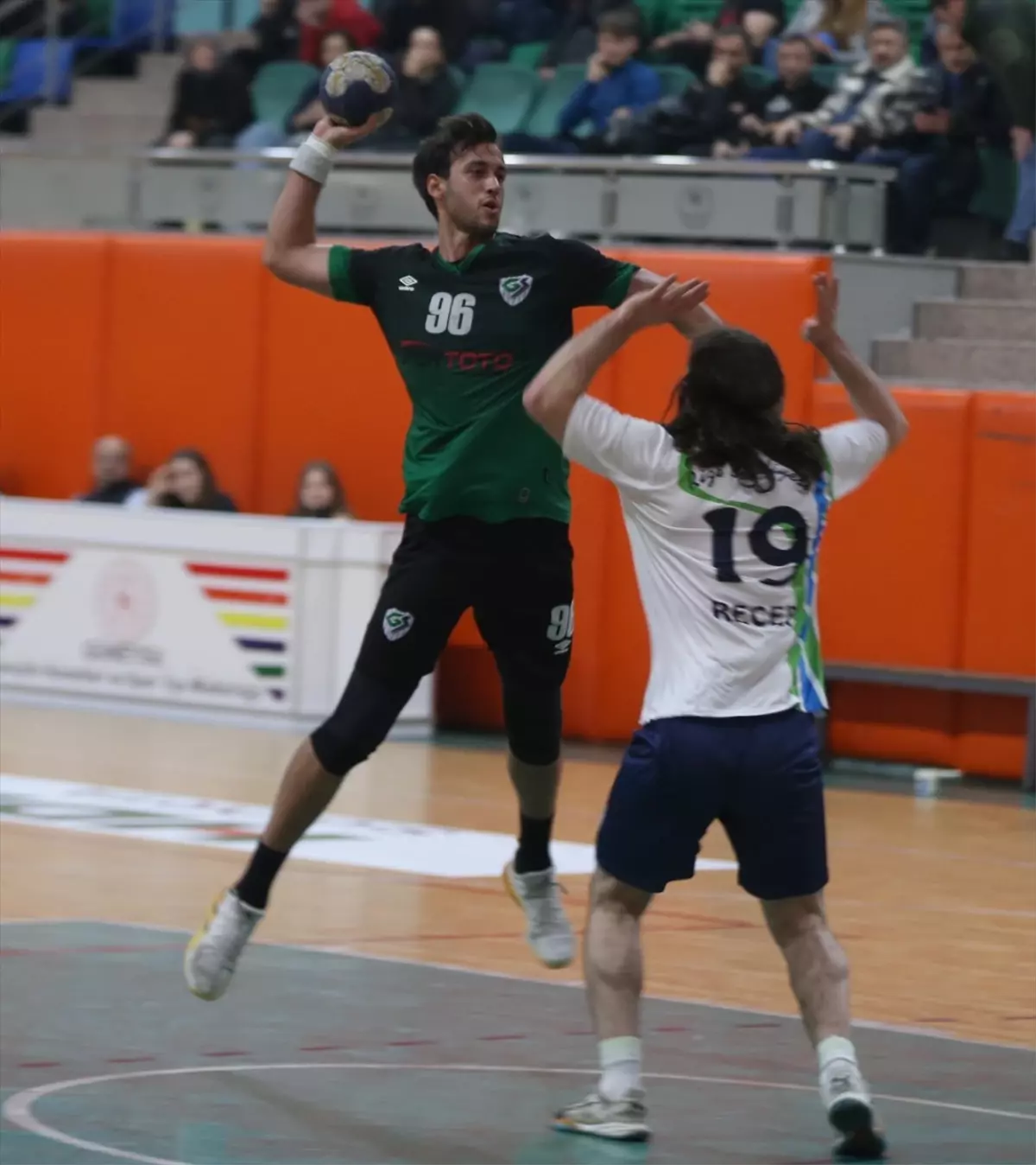 Güneysuspor, Rize Belediyespor’u 37-28 ile Geçti