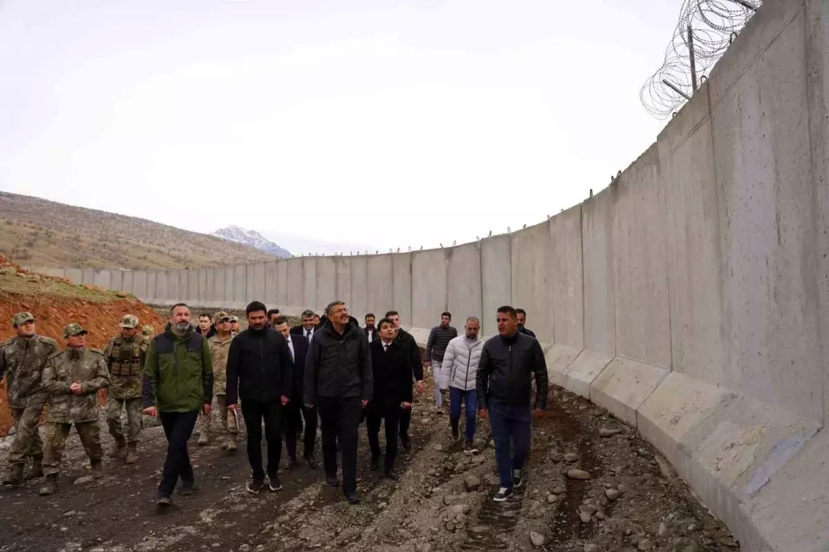 Hakkari’de Sınır Güvenliği Projeleri İncelendi