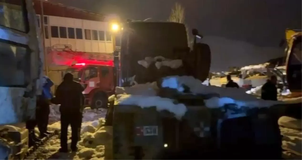 Hakkari’de Tavuk Kümesinde Yangın: 70 Hayvan Telef Oldu