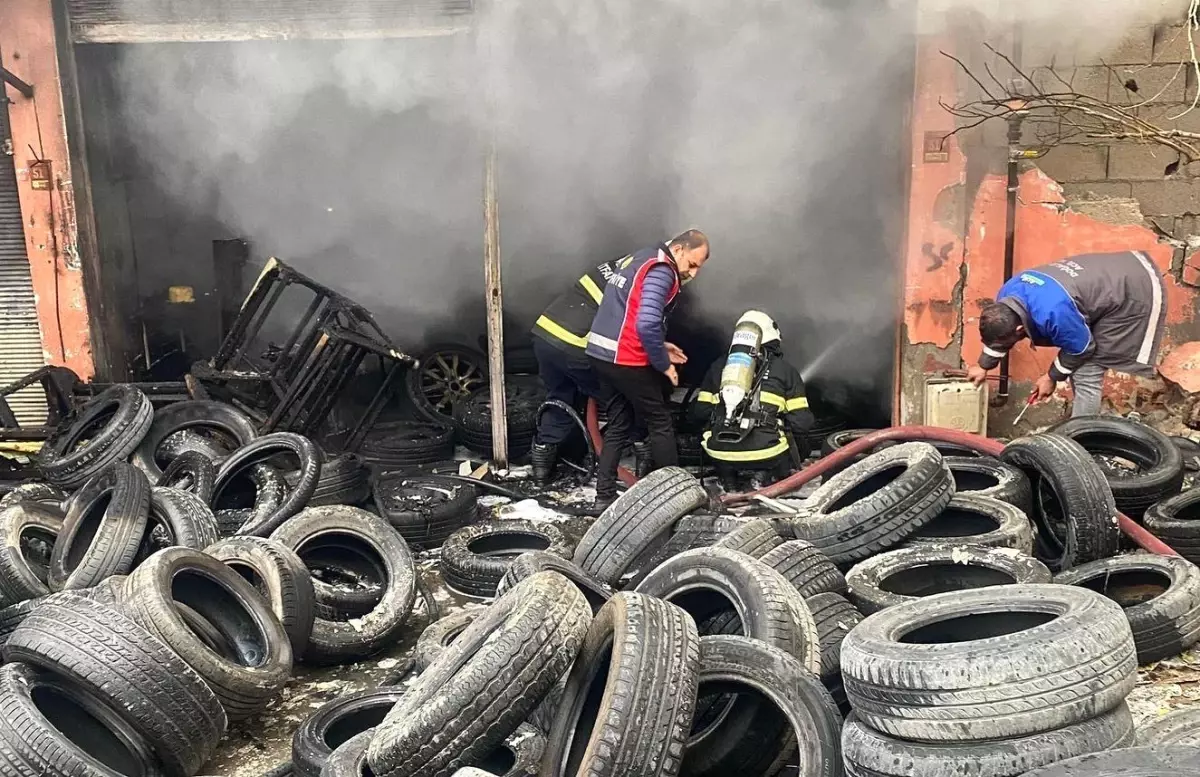 Hatay’da Lastikçi Dükkanında Yangın