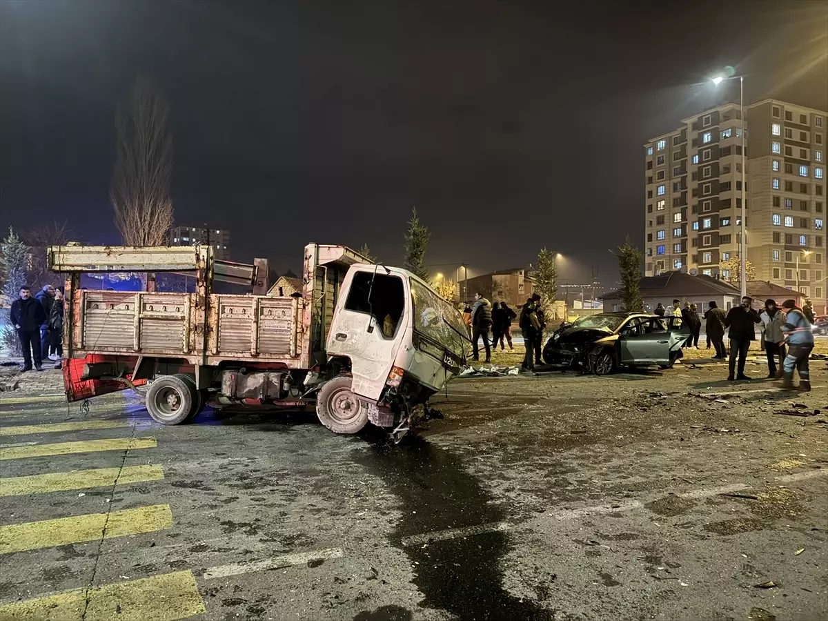 Kayseri’de Otomobil ve Kamyonet Çarpıştı: 6 Yaralı