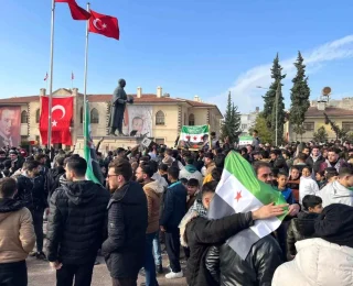 Kilis’te Suriyeliler, Şam’daki Kutlamalarla Rejim Çöküşünü Karşılıyor