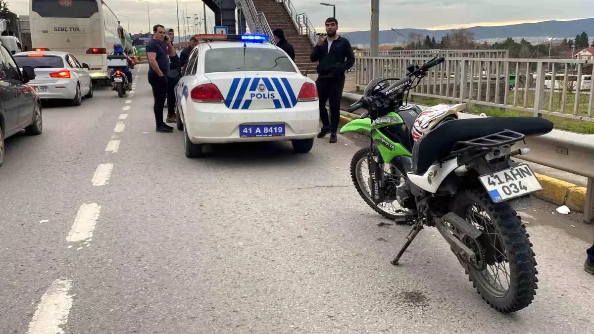 Kocaeli’de Motosiklet Kazası: İki Sürücü Yaralandı