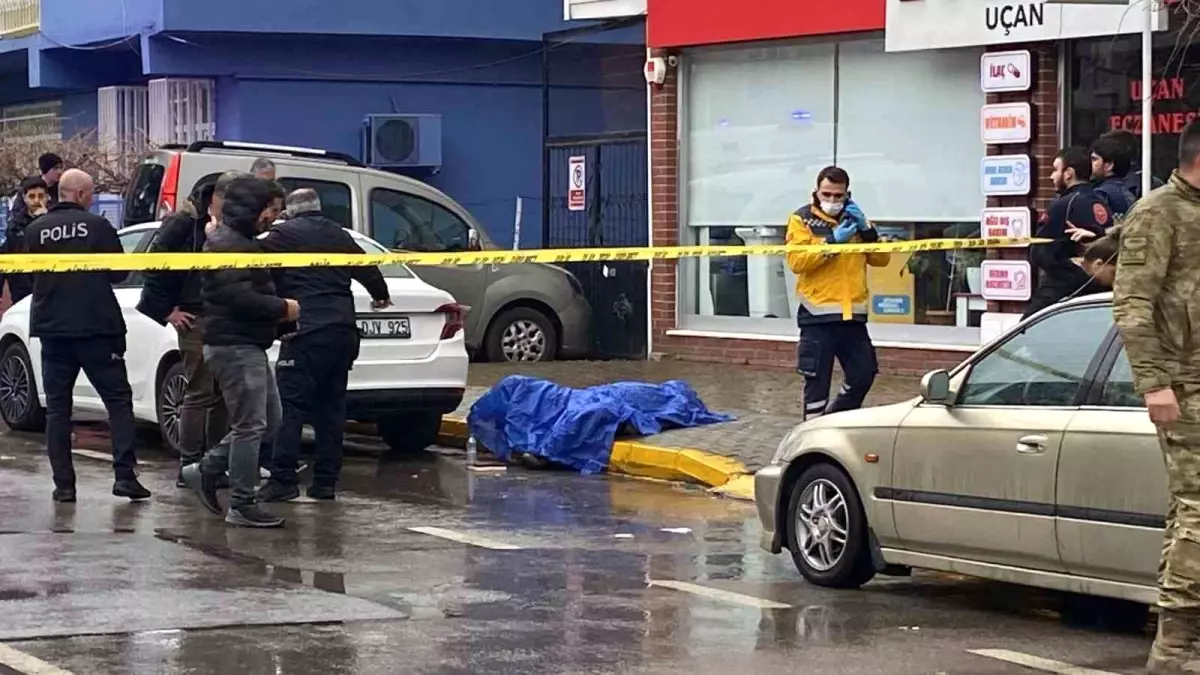 Kocaeli’de Uzman Çavuş Sokak Ortasında Hayatına Son Verdi