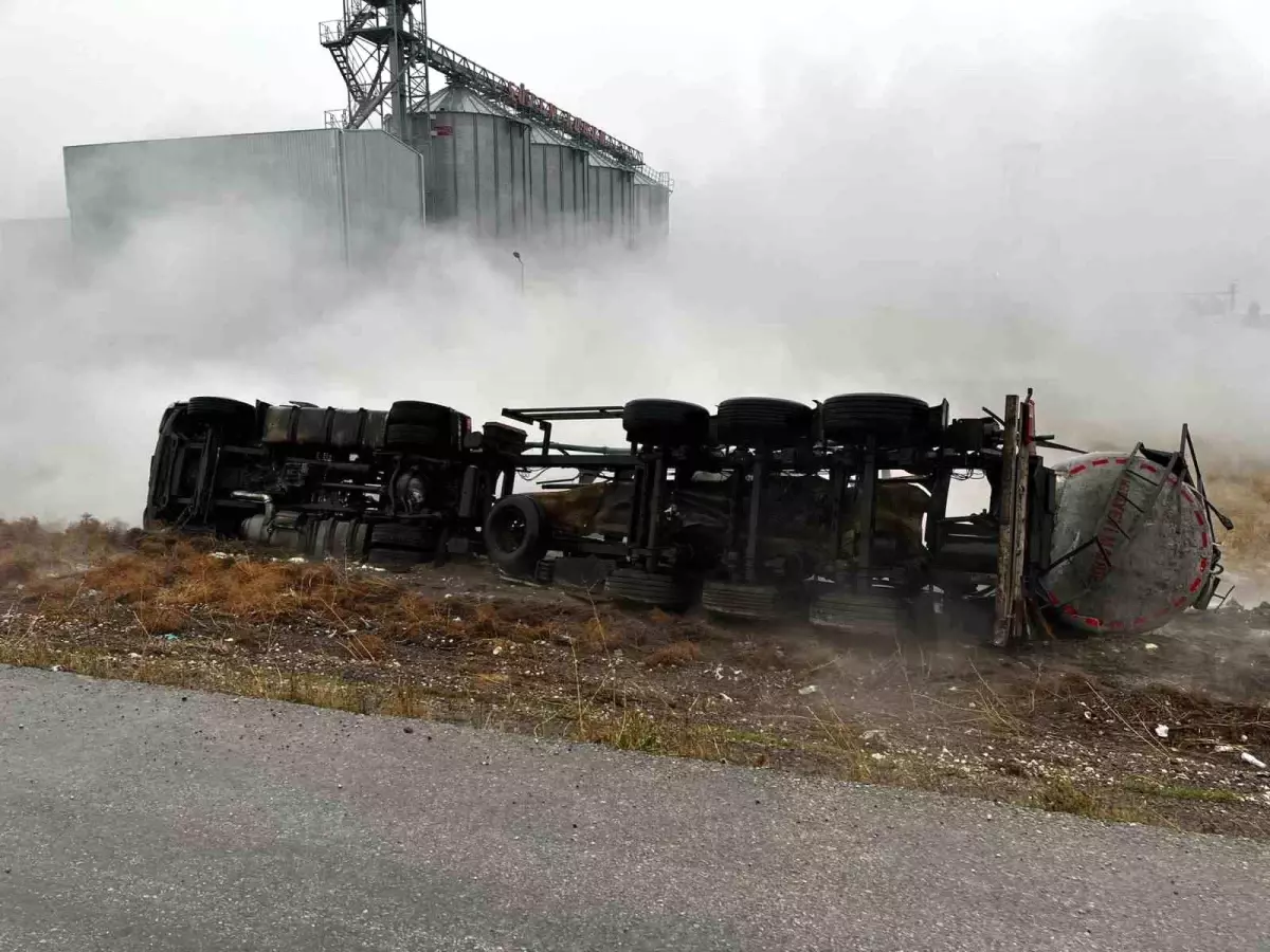 Konya’da Asit Dolu Tanker Devrildi: Sürücü Hayatını Kaybetti