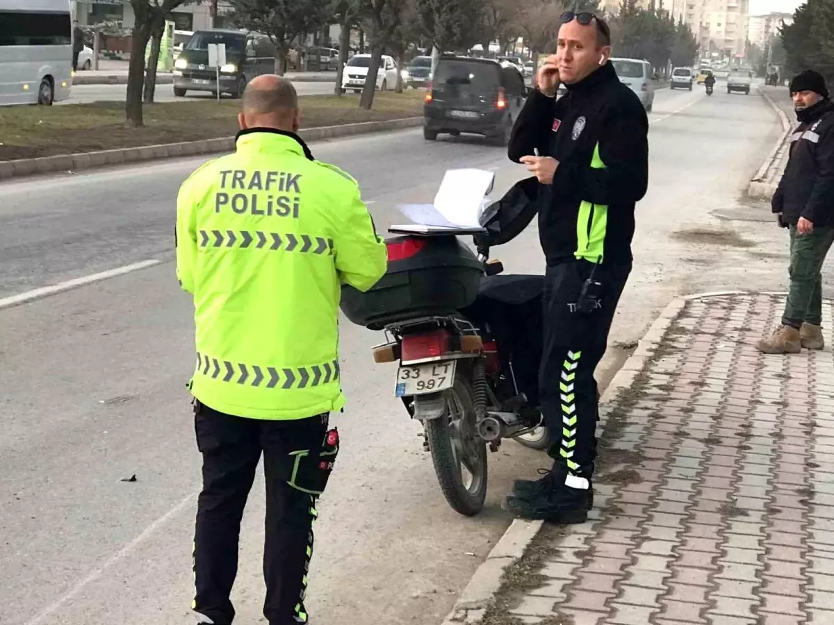 Konya’da Motosiklet Kazası: Yaya ve Sürücü Yaralandı