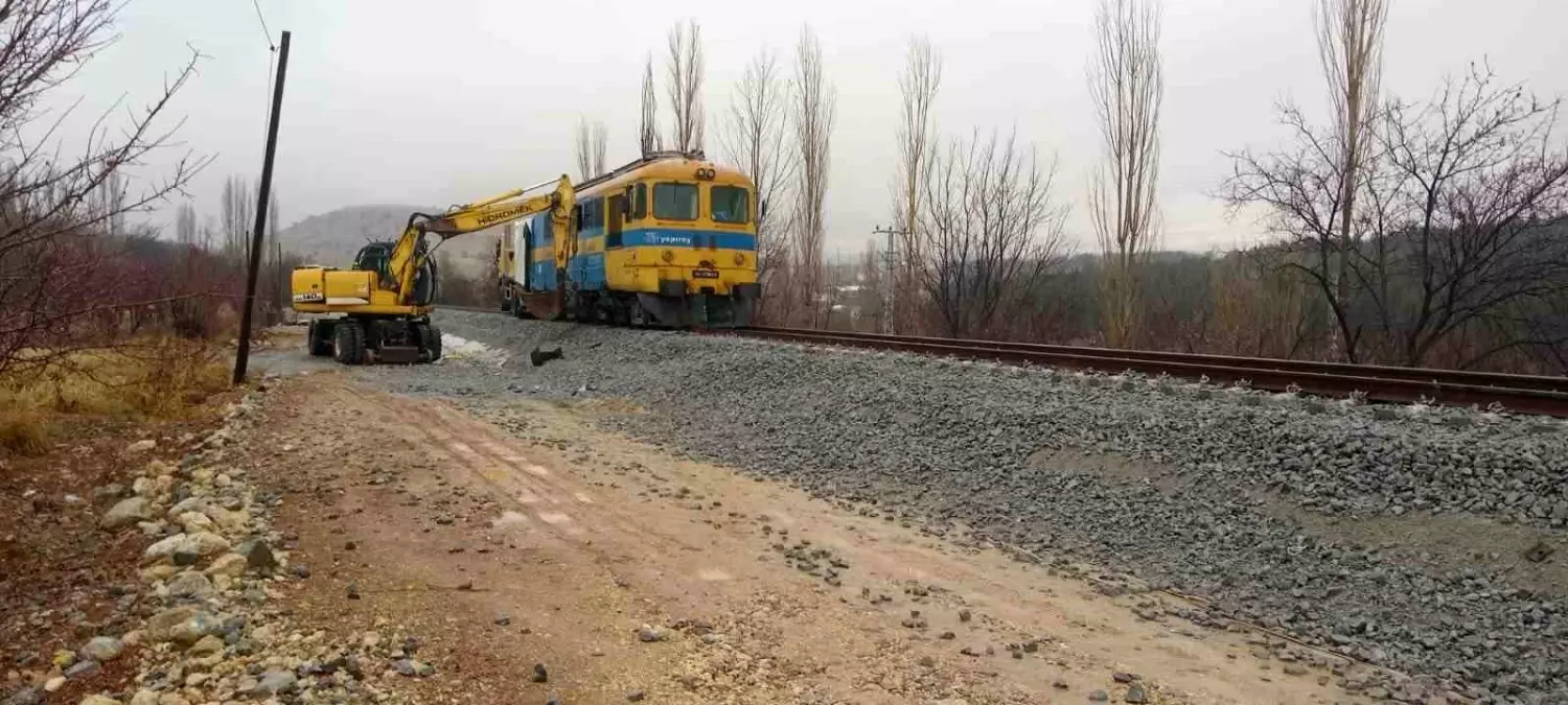 Malatya’da Lokomotif Raylardan Çıktı, Panic Yarattı