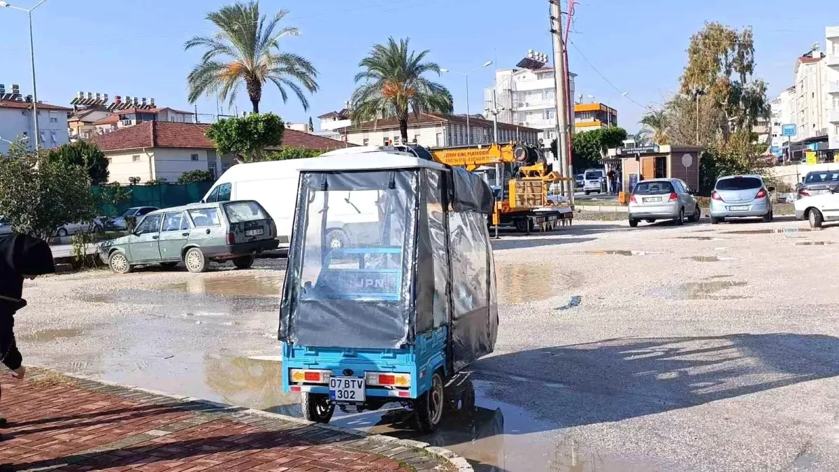 Manavgat’ta Elektrikli Bisiklet Kazası: Sürücü Yaralandı