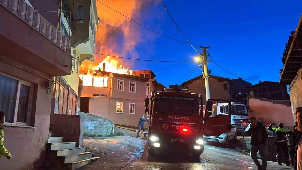 Mudanya’da Yangın, 3 Ev Kullanılamaz Hale Geldi