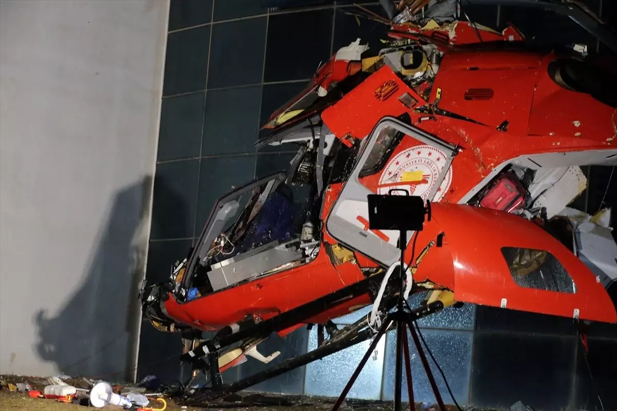 Muğla’da Düşen Ambulans Helikopterinin Enkazı Kaldırıldı