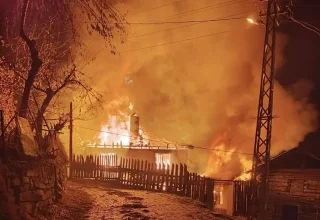 Nallıhan’da Yangın: Ahşap Ev Küle Döndü