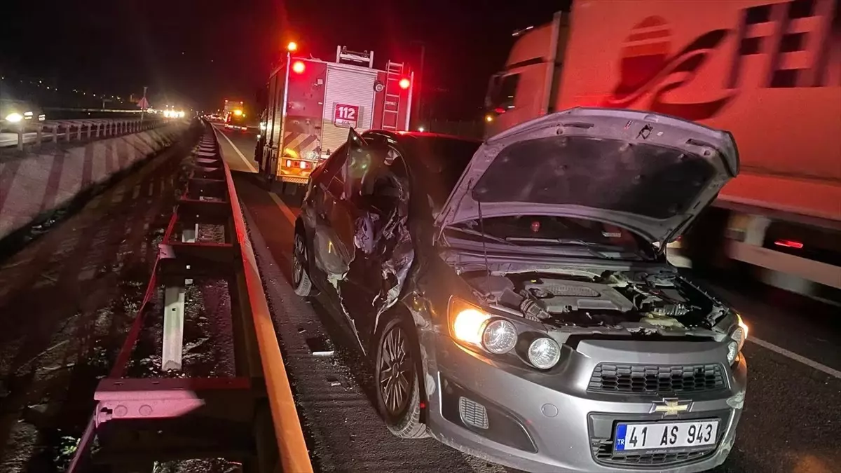 Sakarya’da Bariyere Çarpan Otomobilde 1 Kişi Yaralandı