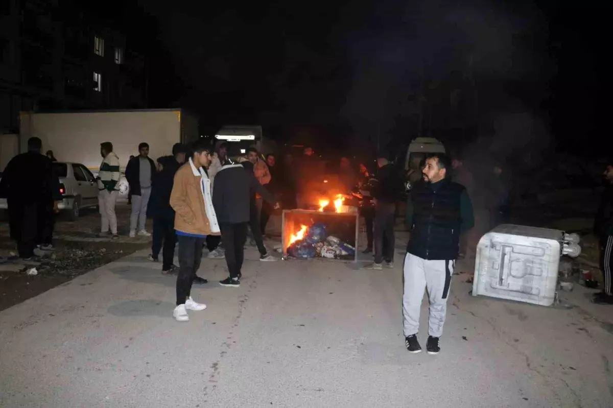 Şanlıurfa’da Elektrik Kesintisine Tepki: Sakinler Yolu Kapatıp Protesto Düzenledi