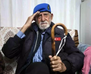 Şehit oğlunun hatırasıyla asker beresi takmaya başladı, 28 yıldır başından bereyi eksik etmiyor