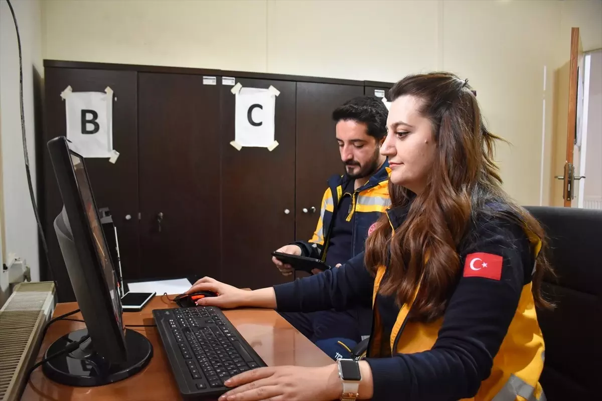 Van’da Sağlık Çalışanları Eş Oldu, Aynı Ambulansta Hayat Kurtarıyorlar