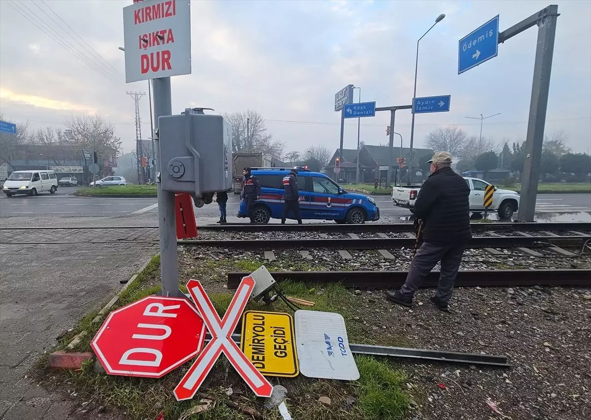 Yolcu Treni, Azerbaycanlı Kadını Çarptı: Yaralı Hastaneye Kaldırıldı