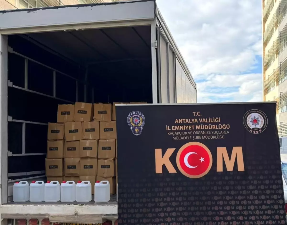 Antalya’da Yılbaşı Öncesi Kaçak İçki Operasyonu: 108 Bin Şişe Ele Geçirildi