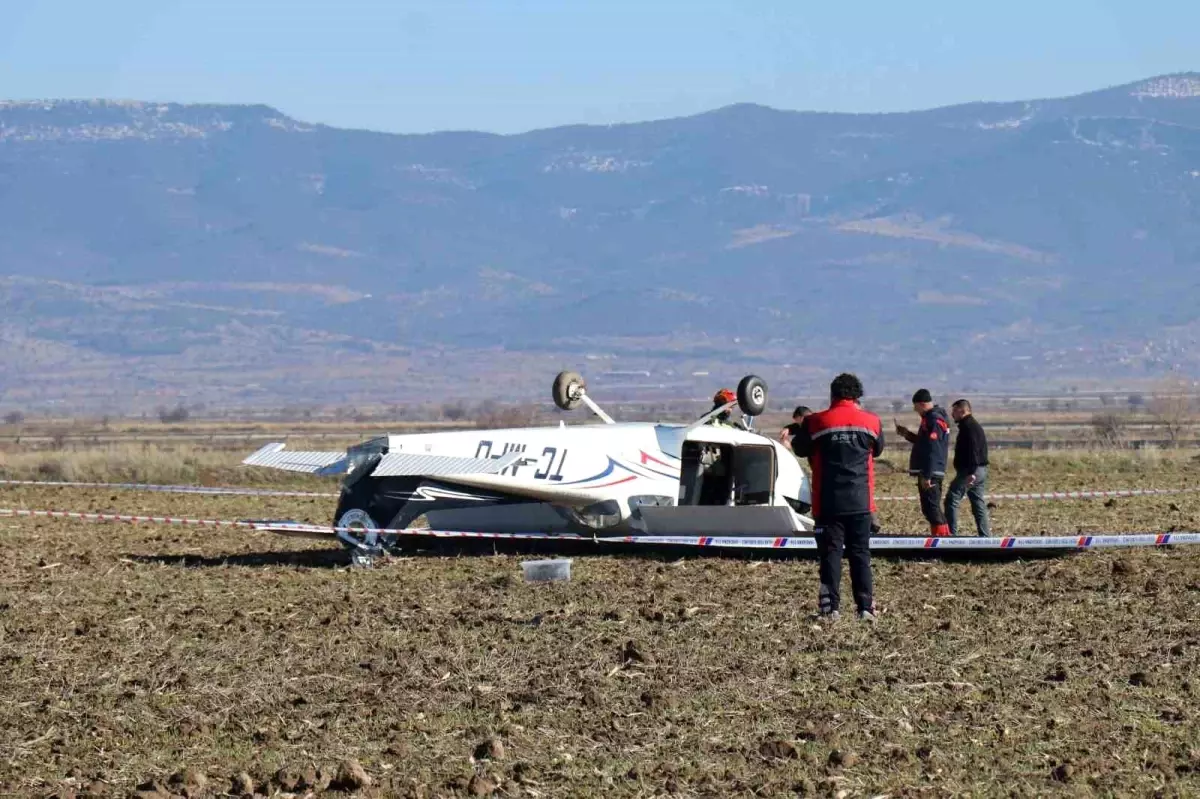 Eğitim Uçağı Sert İniş Yaptı: Pilot Hastaneye Kaldırıldı