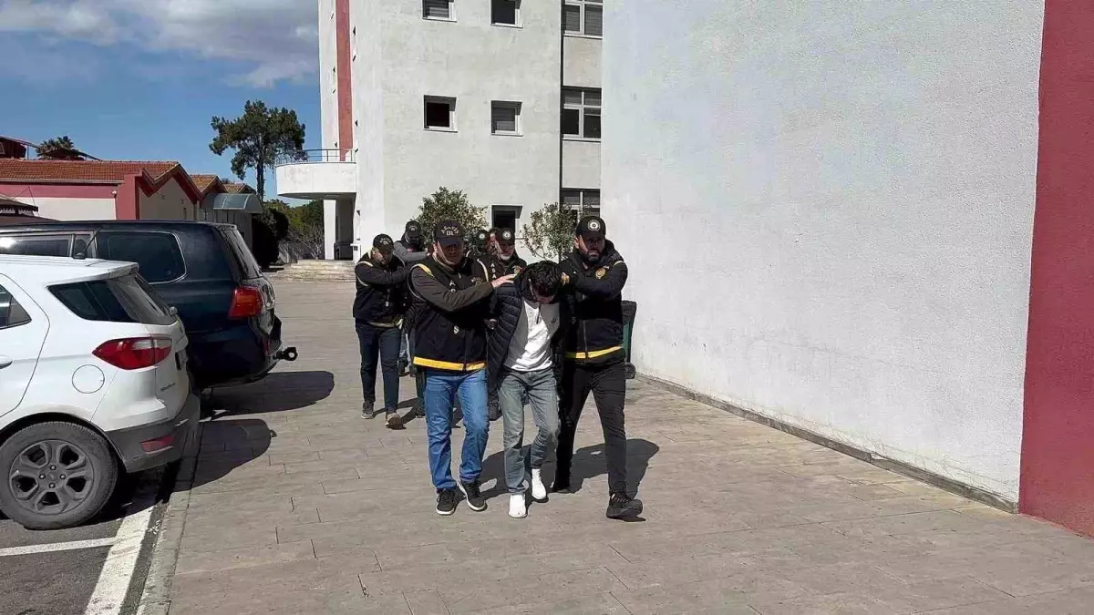 Adana’da Sağlık Kabinine Silahlı Saldırı: 3 Kişi Tutuklandı