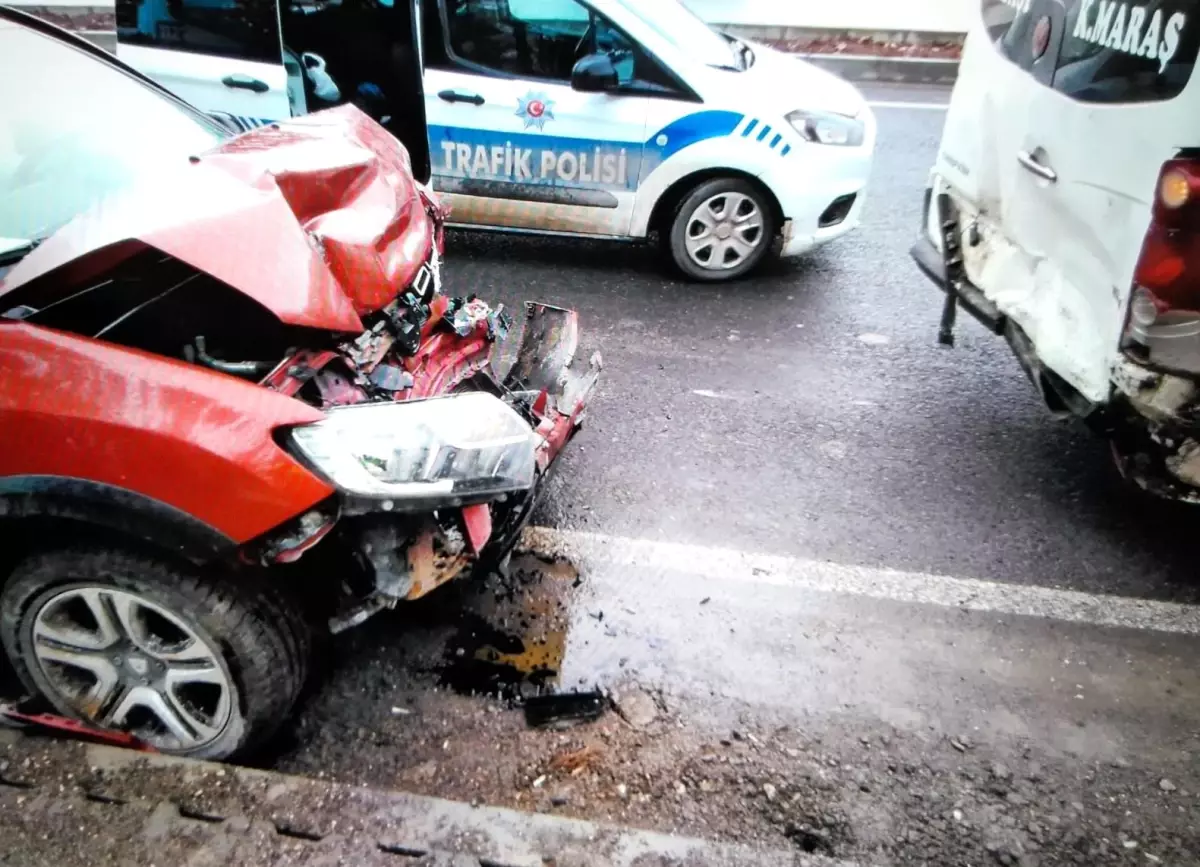 Adıyaman’da Otomobil ile Minibüs Çarpıştı: 1 Yaralı