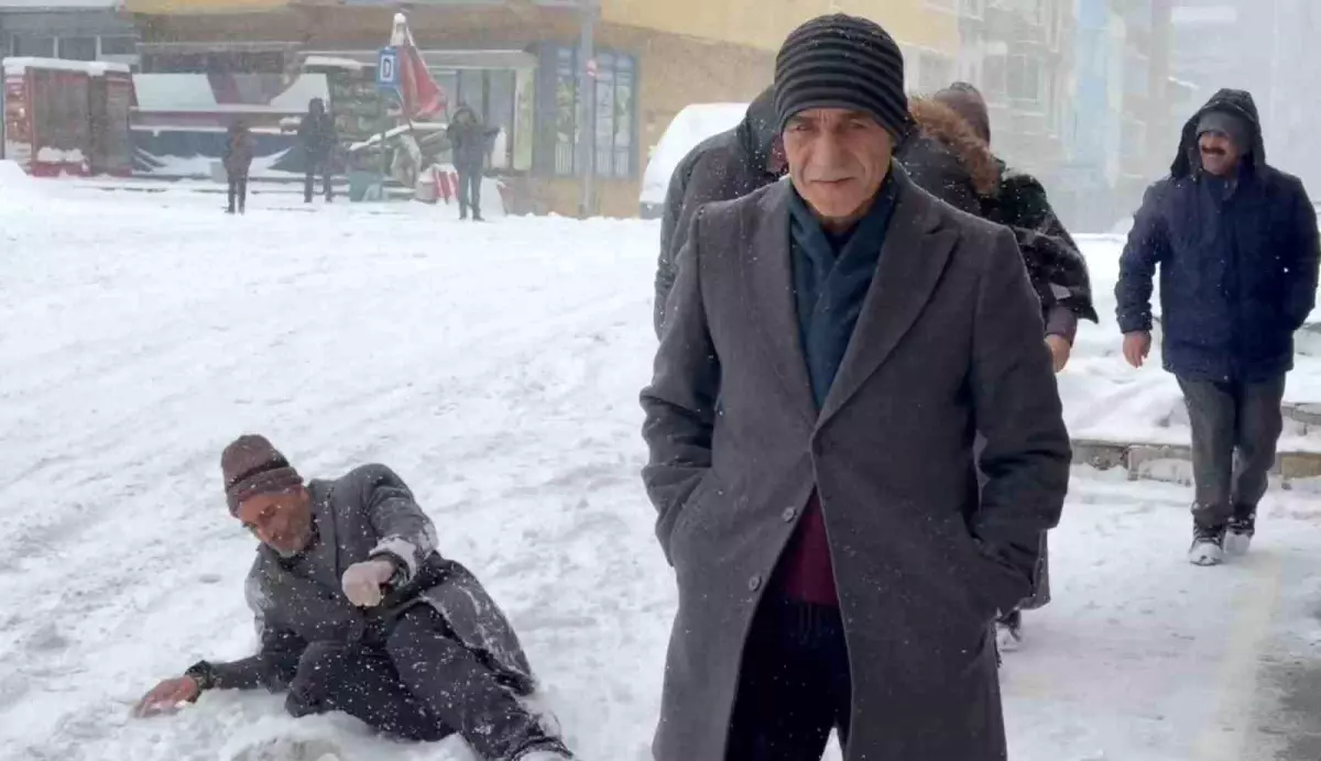 Ağrı’da Yoğun Kar Yağışı Hayatı Olumsuz Etkiliyor