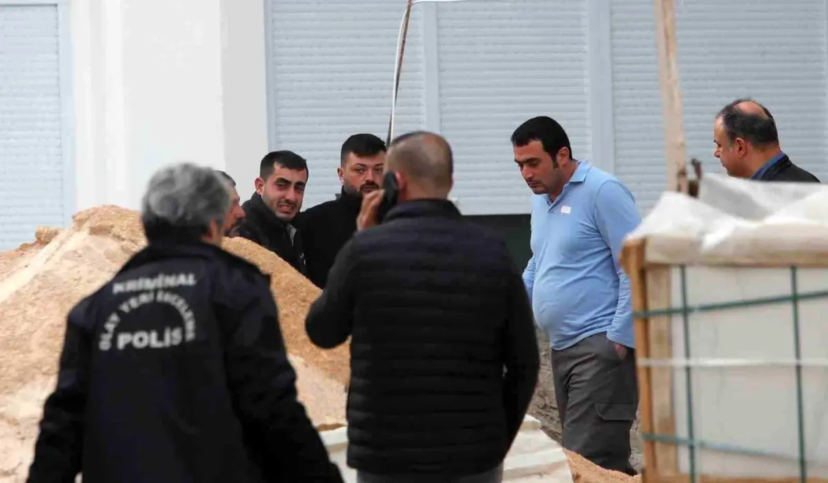 Antalya’da İnşaatta Merdiven Boşluğuna Düşen Usta Hayatını Kaybetti