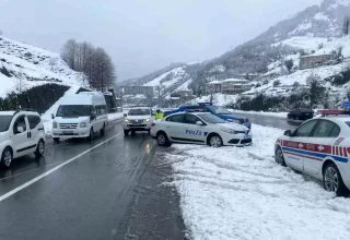 Artvin’de Yoğun Kar Yağışı Ulaşımı Olumsuz Etkiledi