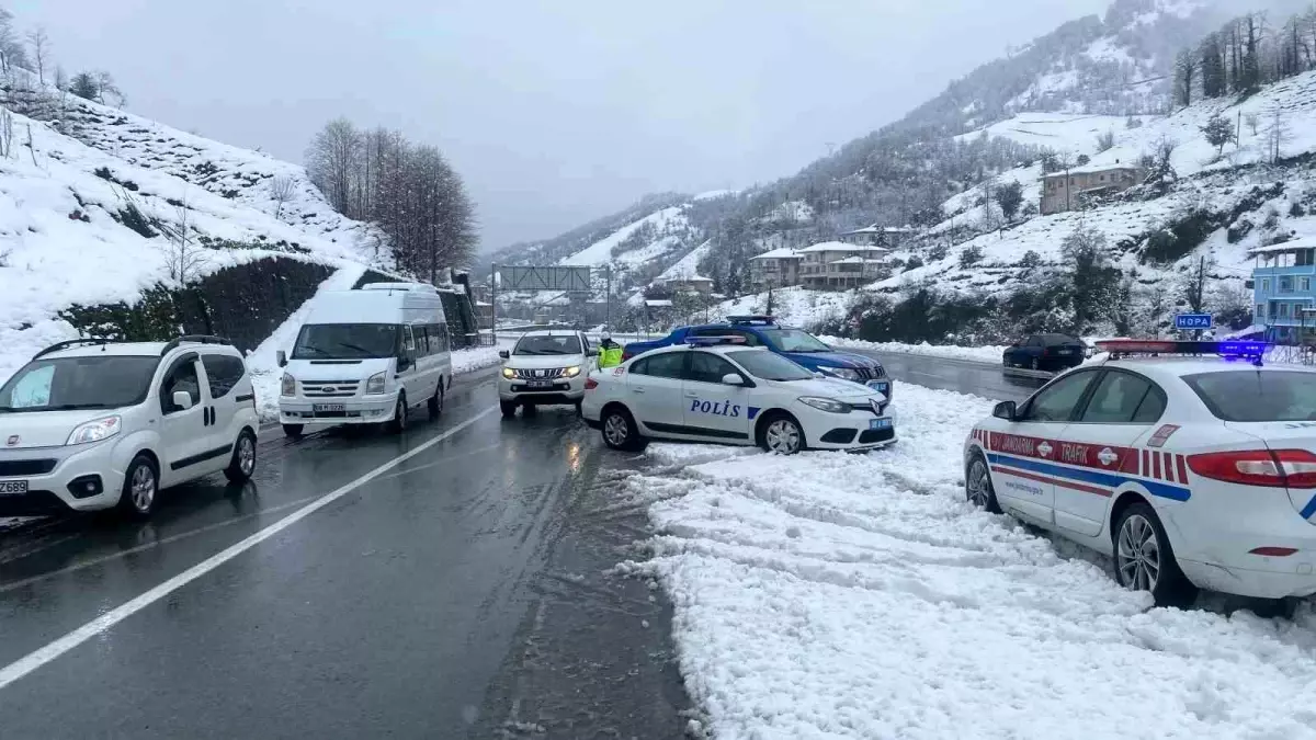 Artvin’de Yoğun Kar Yağışı Ulaşımı Olumsuz Etkiledi