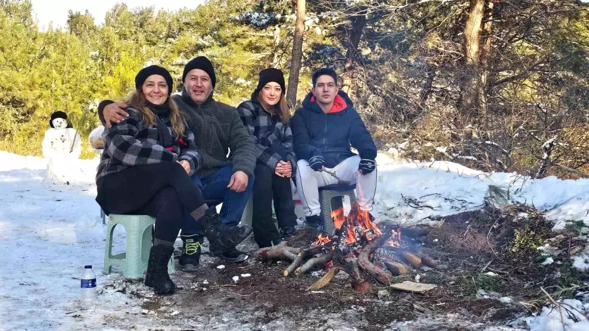 Balıkesir’de Kar Yağışı Vatandaşları Doğada Buluşturdu