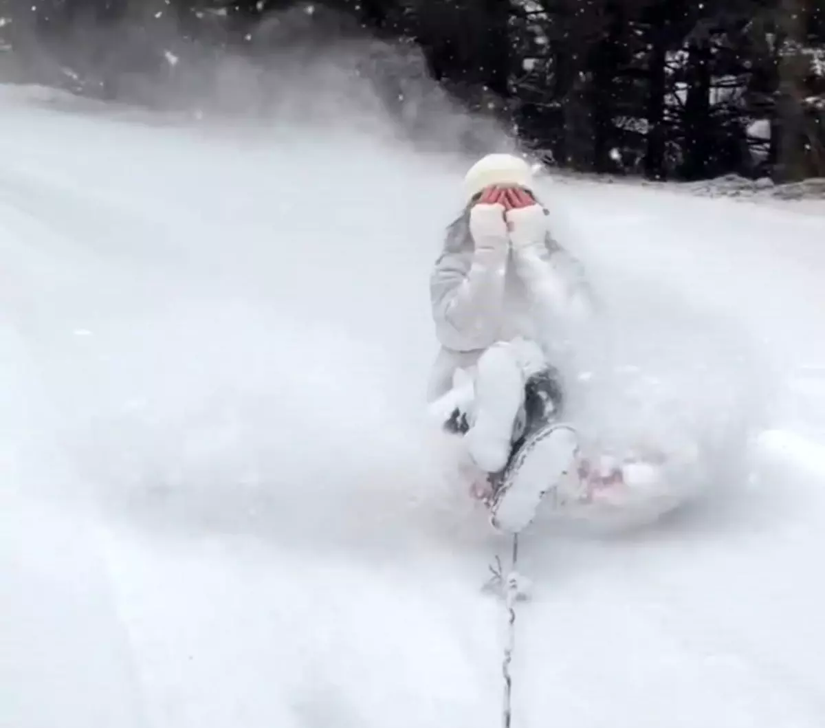 Bolu’da Şambrel ile Kayma Eğlencesi Sosyal Medyada Viral Oldu