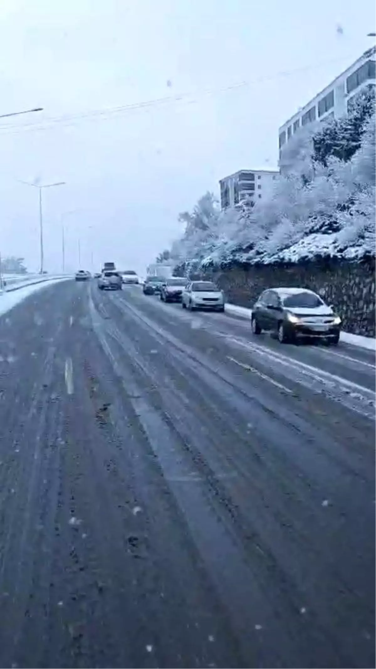 Bursa’da Yoğun Kar Yağışı Trafiği Olumsuz Etkiledi