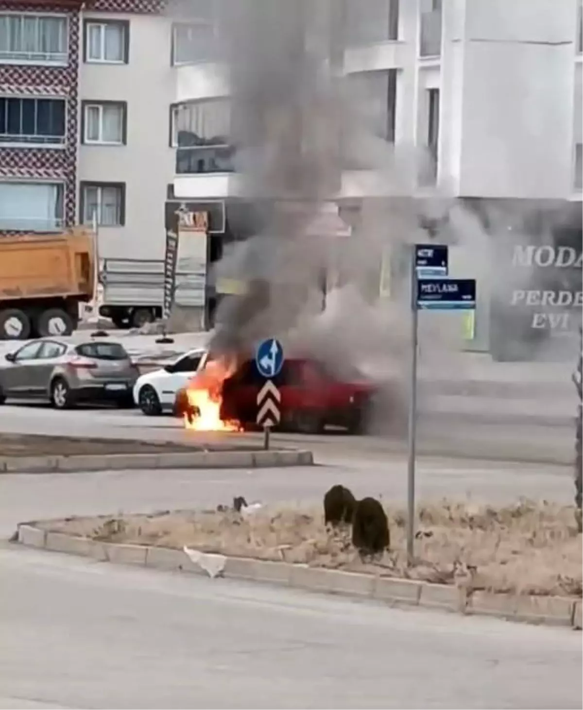 Elazığ’da Seyir Halindeki Fiat Tofaş Alev Alev Yandı