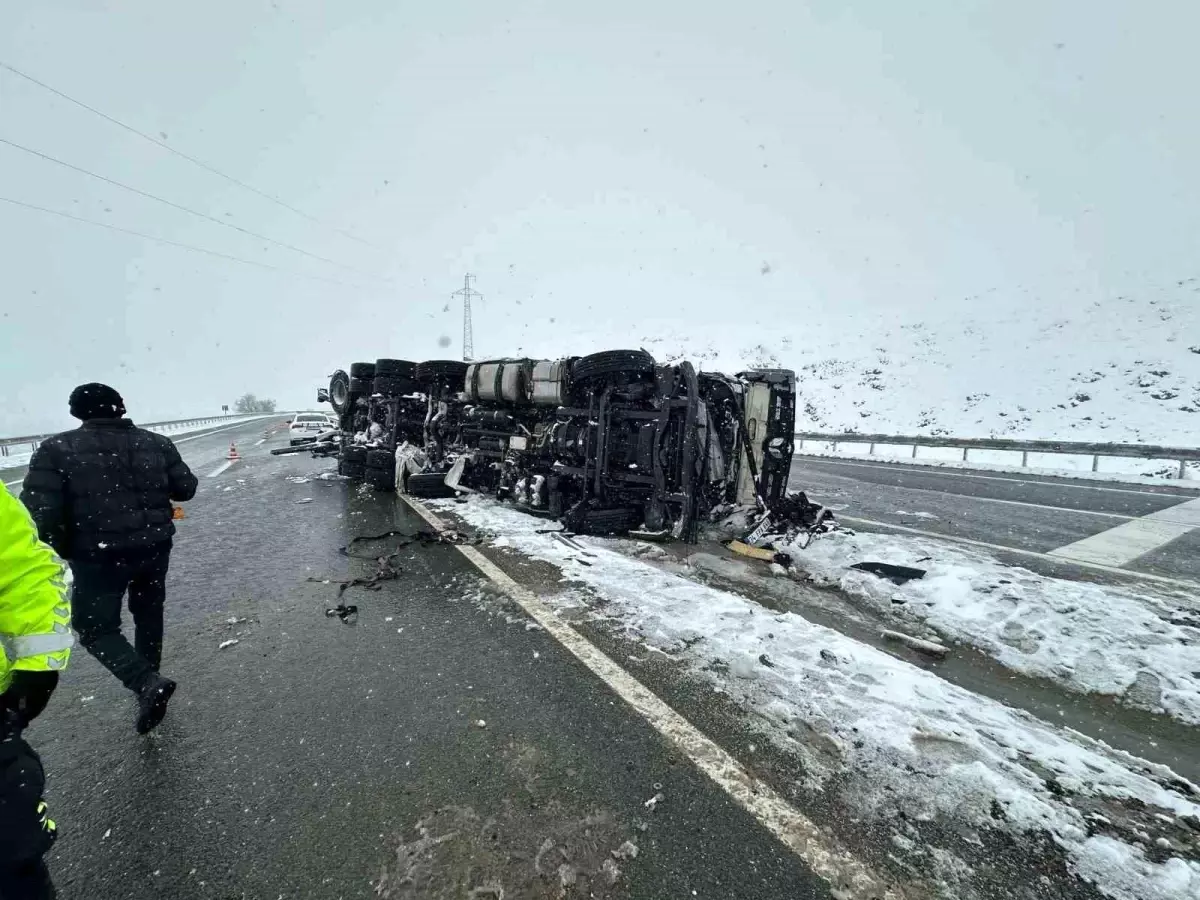 Elazığ’da Tır Kazası: Sürücü Hafif Yaralandı