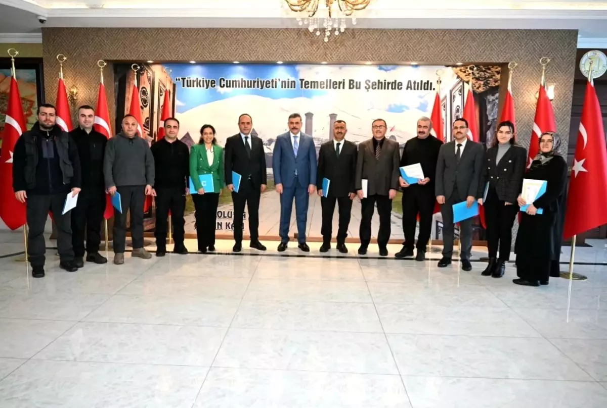 Erzurum Valisi Çiftçi, Basın Personelini Başarı Belgesi ile Onurlandırdı