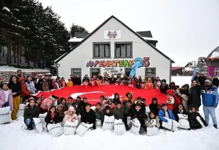 Erzurum’da Kırsal Çocuklara Kayak Eğitimi Verildi