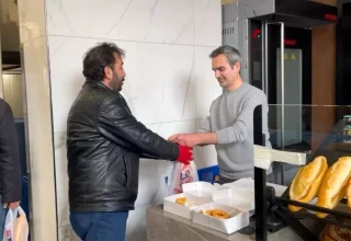 Eskişehir’de Babadan Oğula Geçen Fırın Açılışında Ücretsiz Ekmek Dağıttı