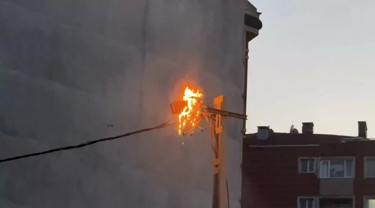 Eyüpsultan’da Elektrik Kablolarında Yangın