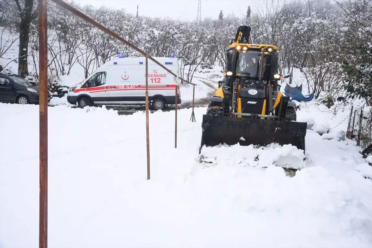 Giresun’da Kar Yağışı Sebebiyle Kapanan Yolda Hastaya Ulaşıldı