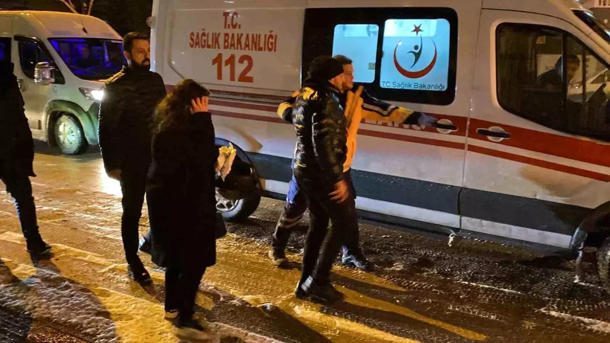 İnegöl’de Motosiklete İki Otomobil Çarptı: 2 Yaralı
