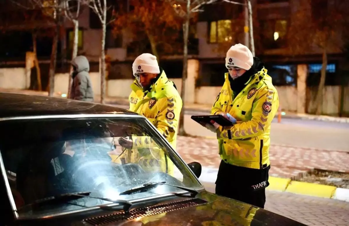 Isparta’da Trafik Denetimleri: 21 Sürücüye Ceza