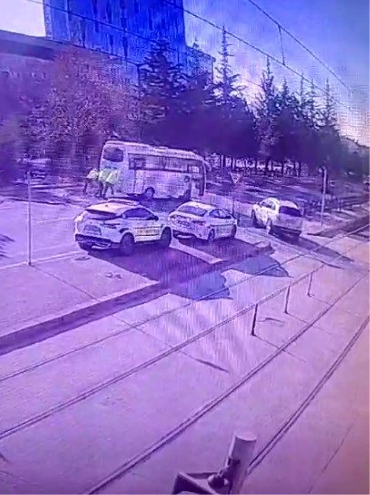 Konya Trafik Polisi Soğuk Havada Midibüsü Yola Çekti