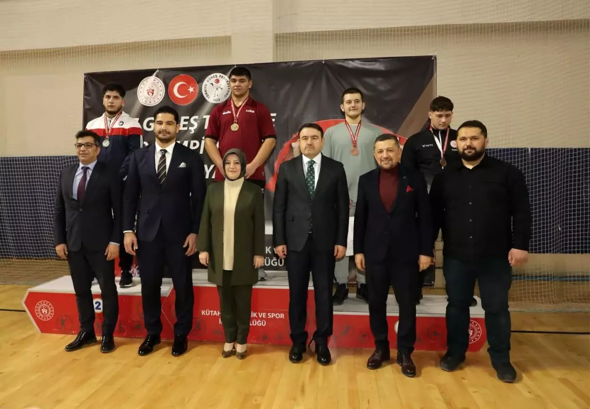 Kütahya’da U-17 Güreş Türkiye Grup Müsabakaları Sona Erdi