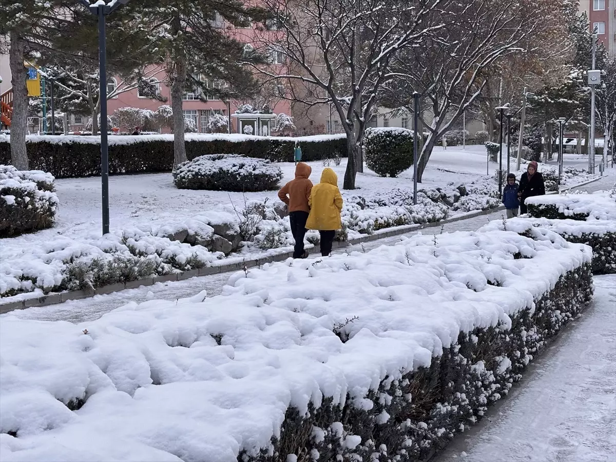 Niğde’de Kar Yağışı Hayatı Olumsuz Etkiliyor