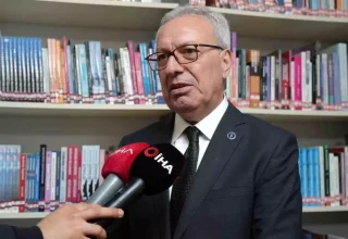 Sunay Akın, “Koyu Mavi Memleket Kumaşı” kitabını okurlarla buluşturdu