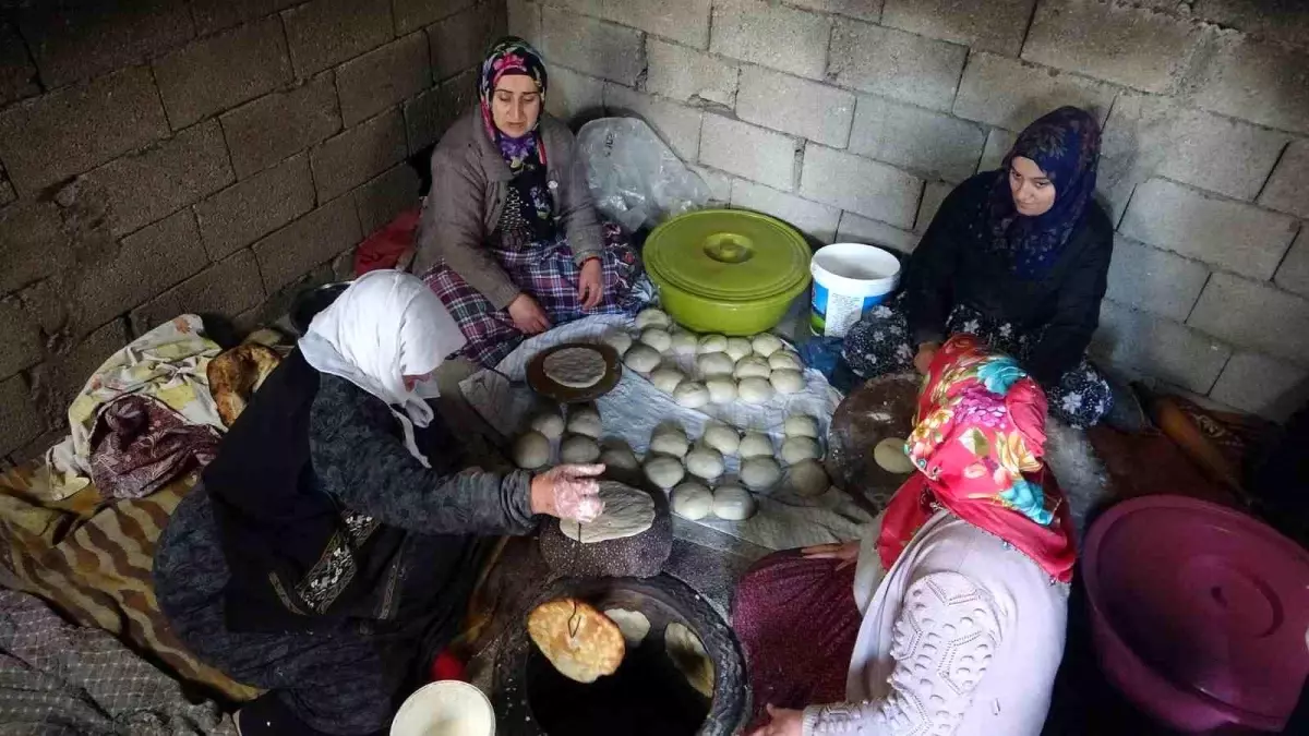 Van’da Ramazan Ayı Geleneği: Cevizli Çörekler Tandırda Pişiriliyor