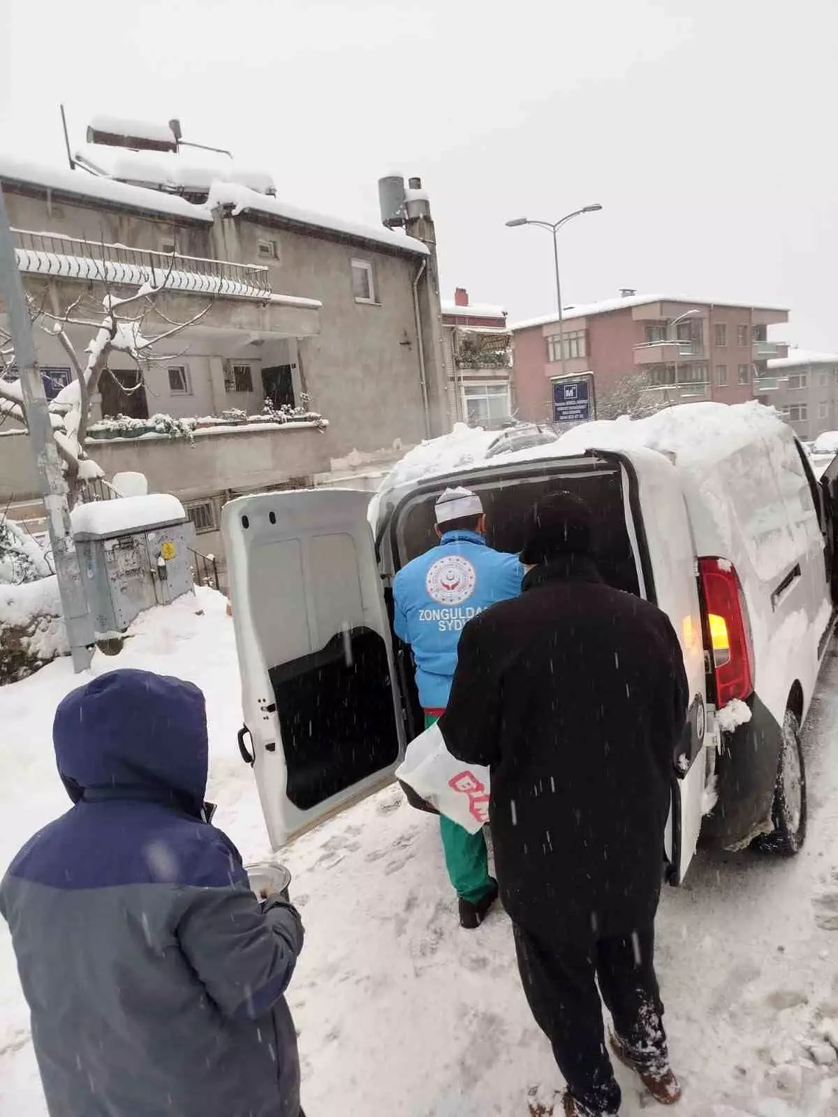 Zonguldak’ta İhtiyaç Sahiplerine Sıcak Yemek Desteği